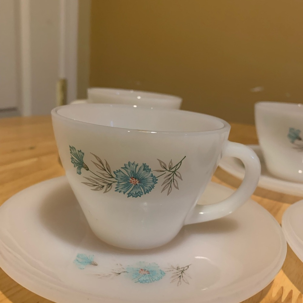 4 Vintage Fire King Bonnie Blue Carnation Cups And Saucers - Picture 4 of 5
